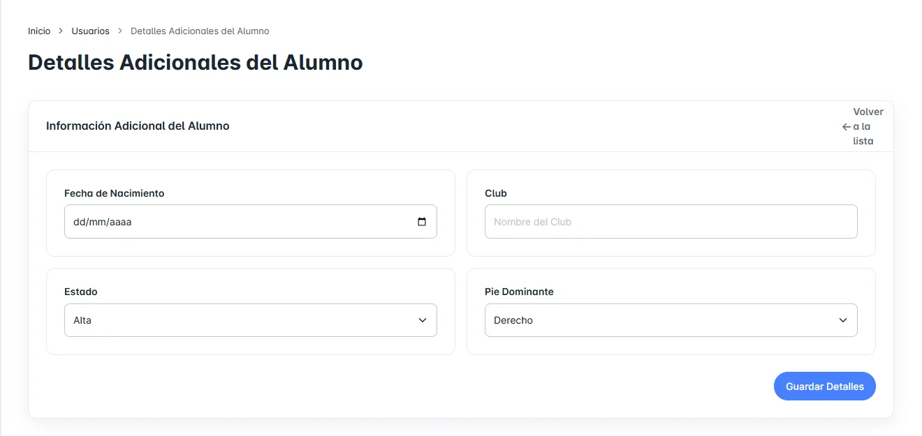 Ficha deportiva de un alumno con fecha de nacimiento, club, estado y pie dominante
